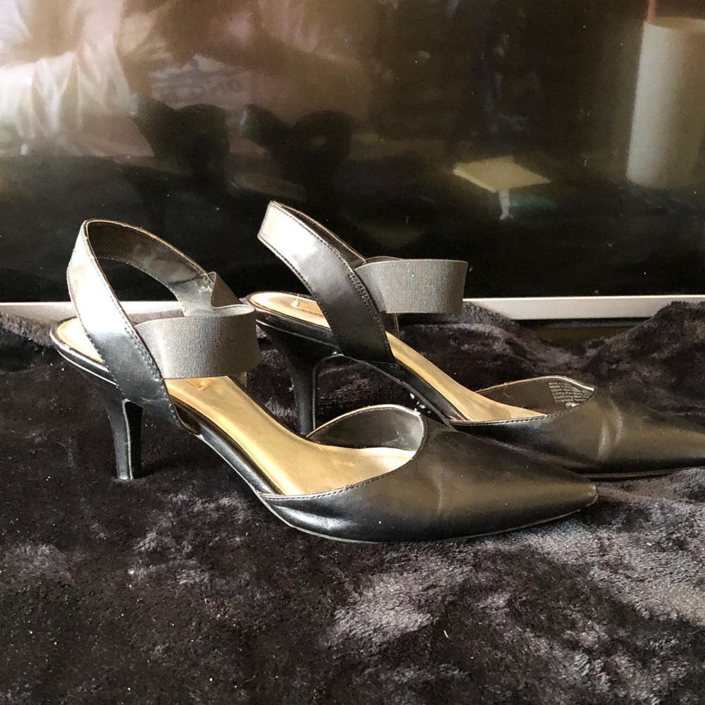 Vera Wang Elegant Black and Silver Heels